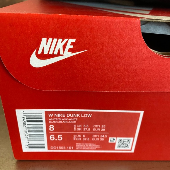 Nike panda dunks NIB - Picture 2 of 4